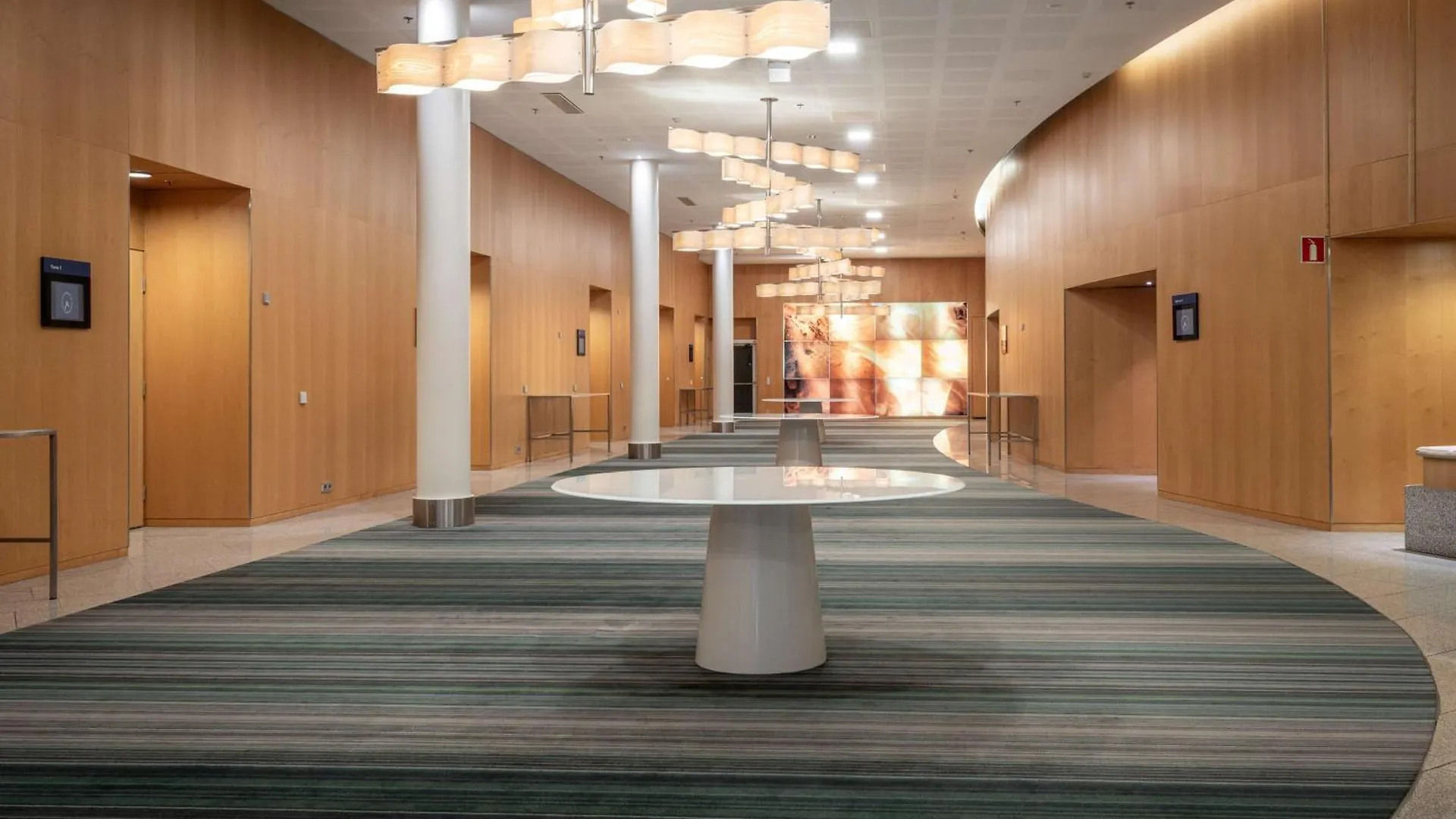Hilton Helsinki Airport Hotel Vantaa 4*,
