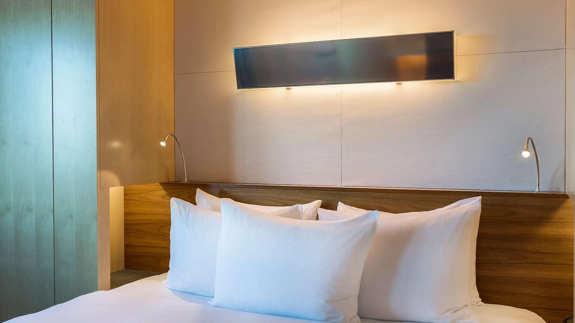 Hilton Helsinki Airport Hotel Vantaa 4*,
