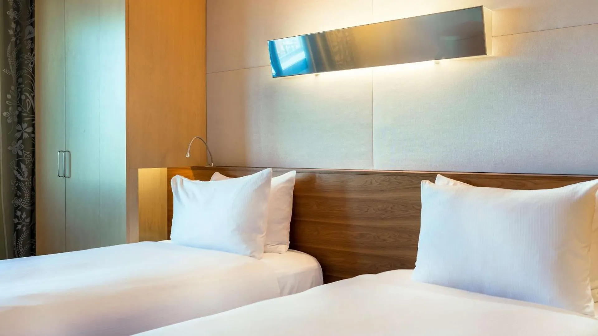 Hilton Helsinki Airport Hotel Vantaa 4*,  Finland