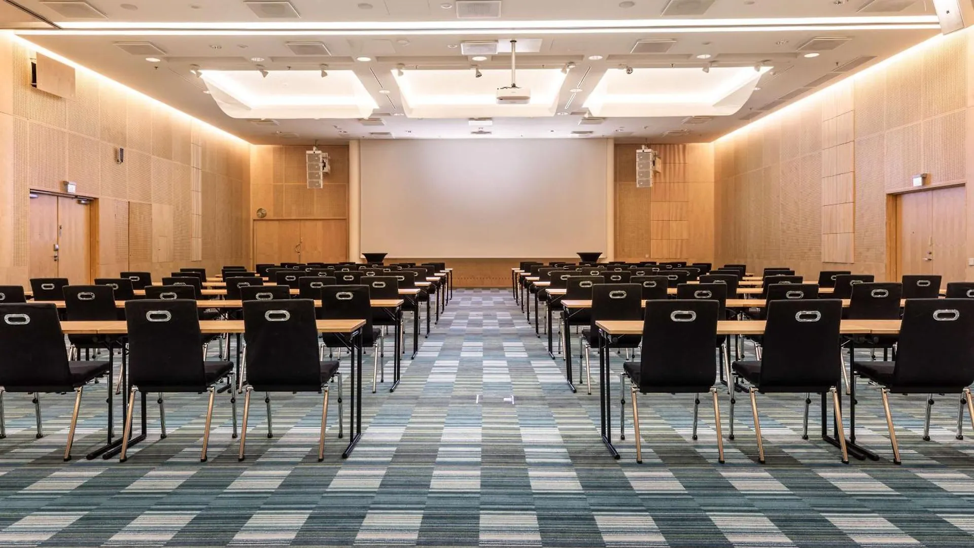 Hilton Helsinki Airport Hotel Vantaa 4*,  Finland