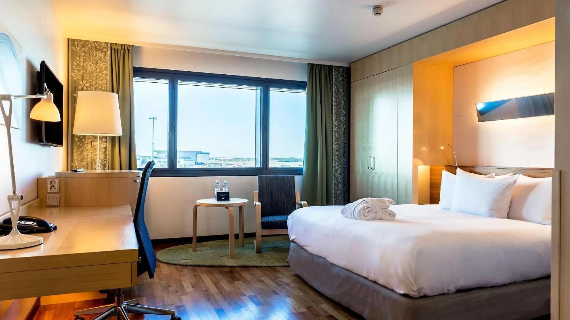 Hotel Hilton Helsinki Airport Vantaa 4*,